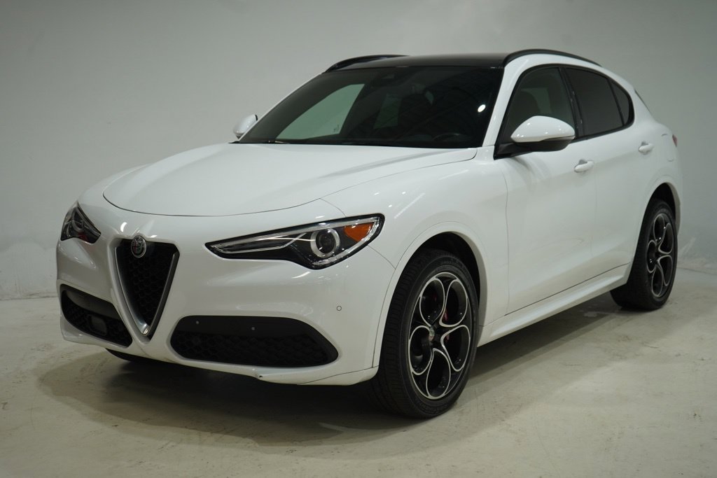 Used 2021 Alfa Romeo Stelvio Ti Sport AWD/4WD image 3