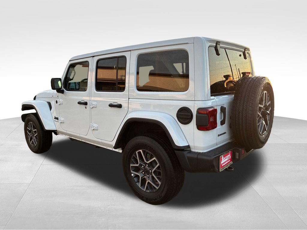 Used 2026 Jeep Wrangler Unlimited Sahara AWD/4WD image 3