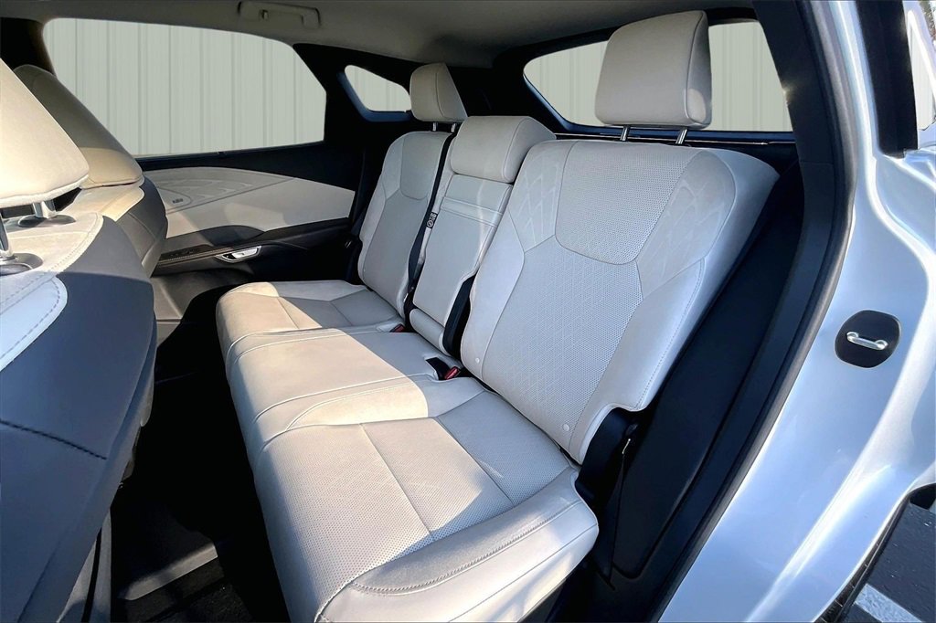 Used 2024 Lexus RX 450h AWD w/ Luxury Package image 19
