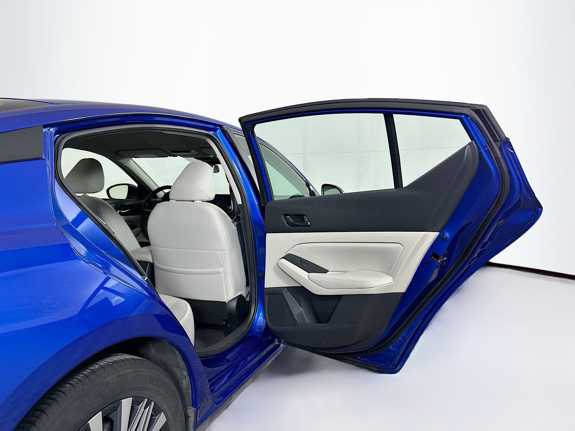 Used 2025 Nissan Altima 2.5 SV image 28