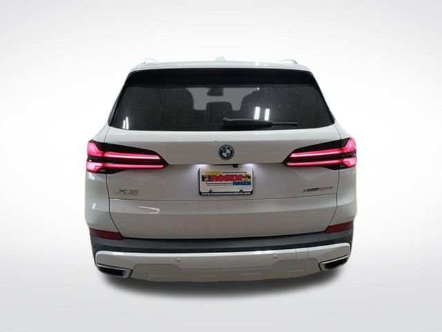 Used 2025 BMW X5 xDrive50e image 4