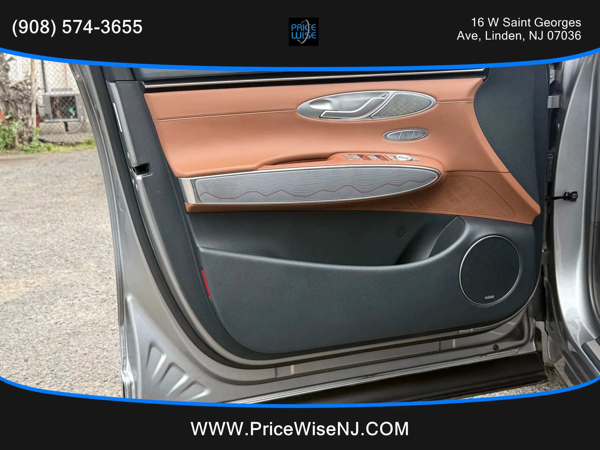 Used 2022 Genesis GV70 2.5T w/ Advanced Package image 7