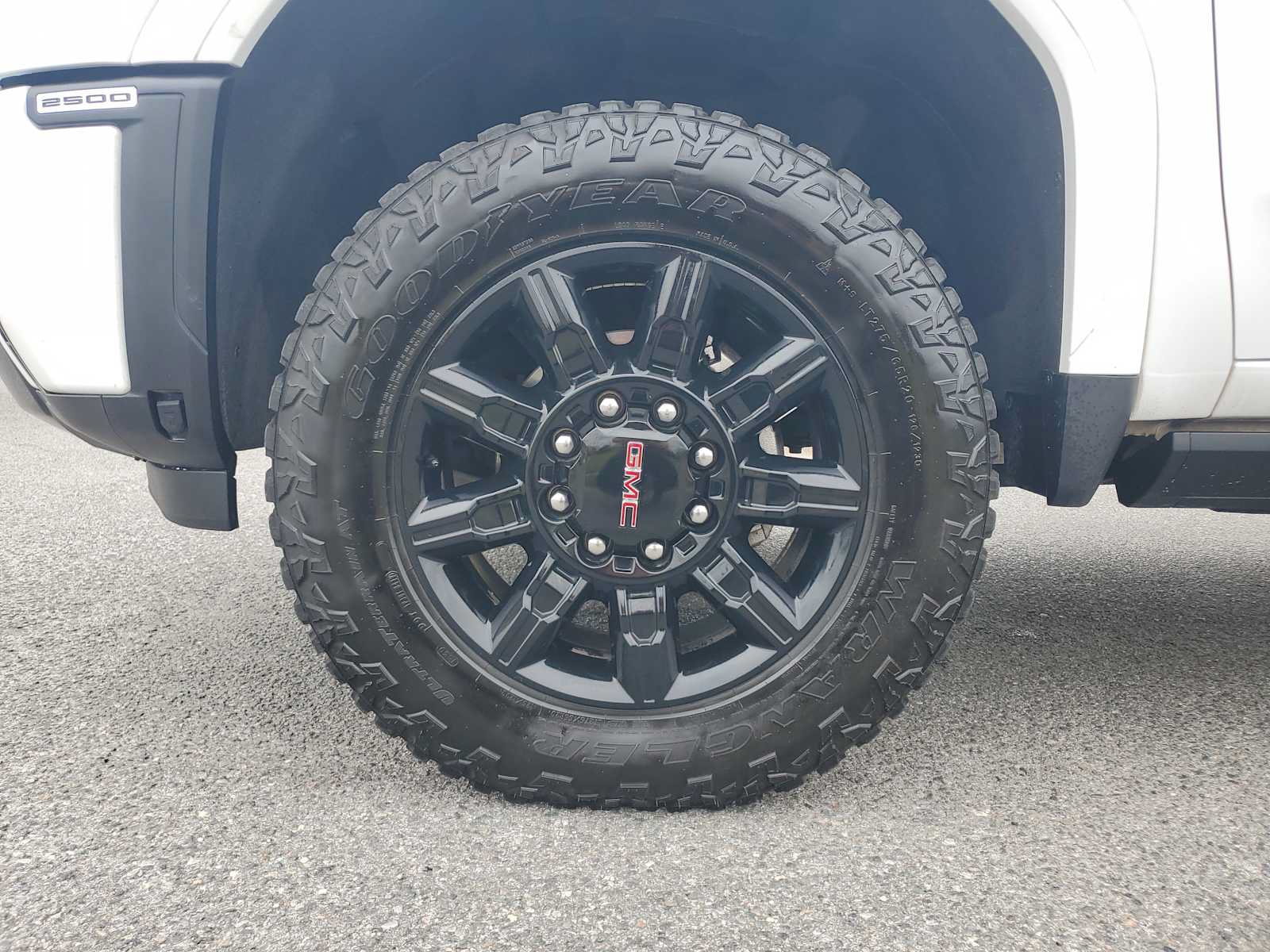 Used 2024 GMC Sierra 2500 AT4 w/ AT4 Premium Plus Package AWD/4WD image 10