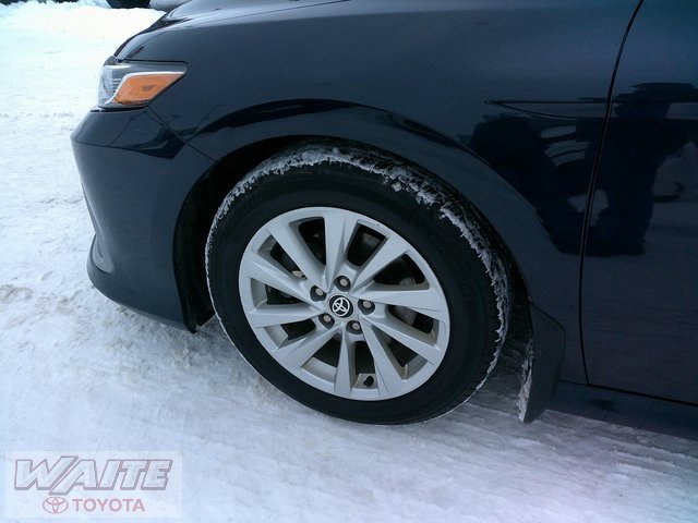 Used 2021 Toyota Camry LE image 9