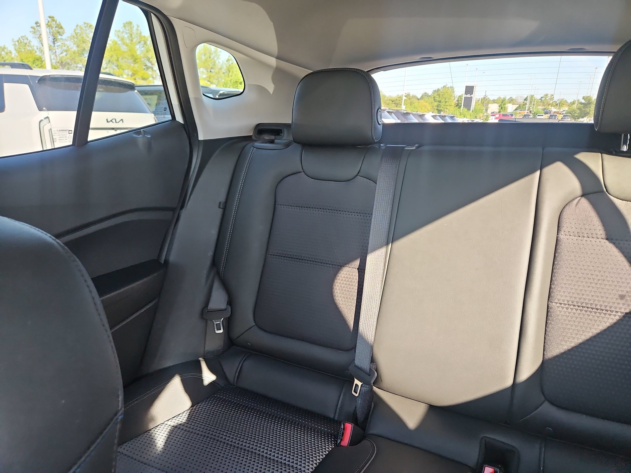 Used 2025 Chevrolet Trax LT FWD image 12