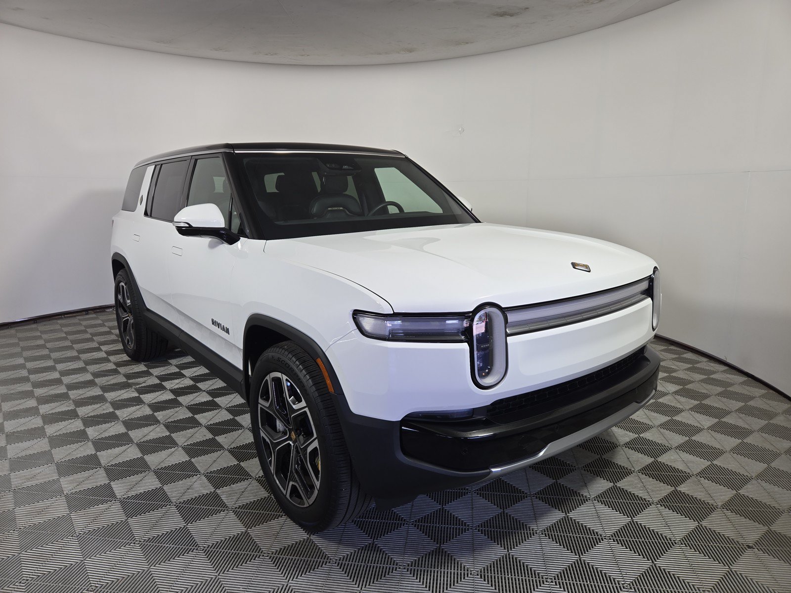 Used 2025 Rivian R1S Adventure AWD/4WD image 7