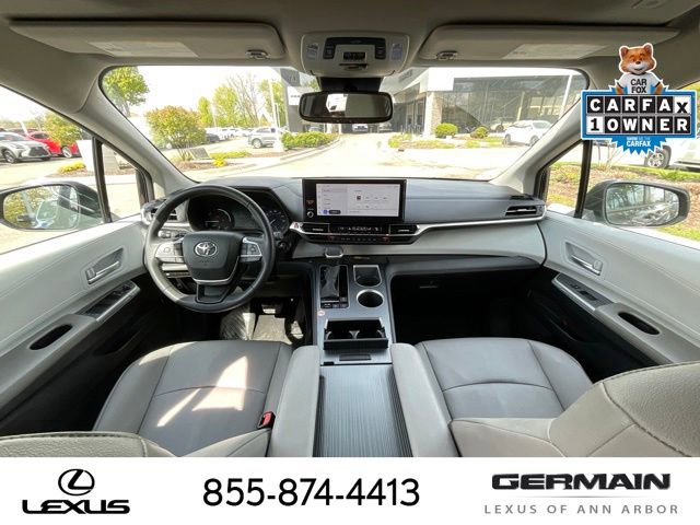 Used 2025 Toyota Sienna XLE FWD image 15