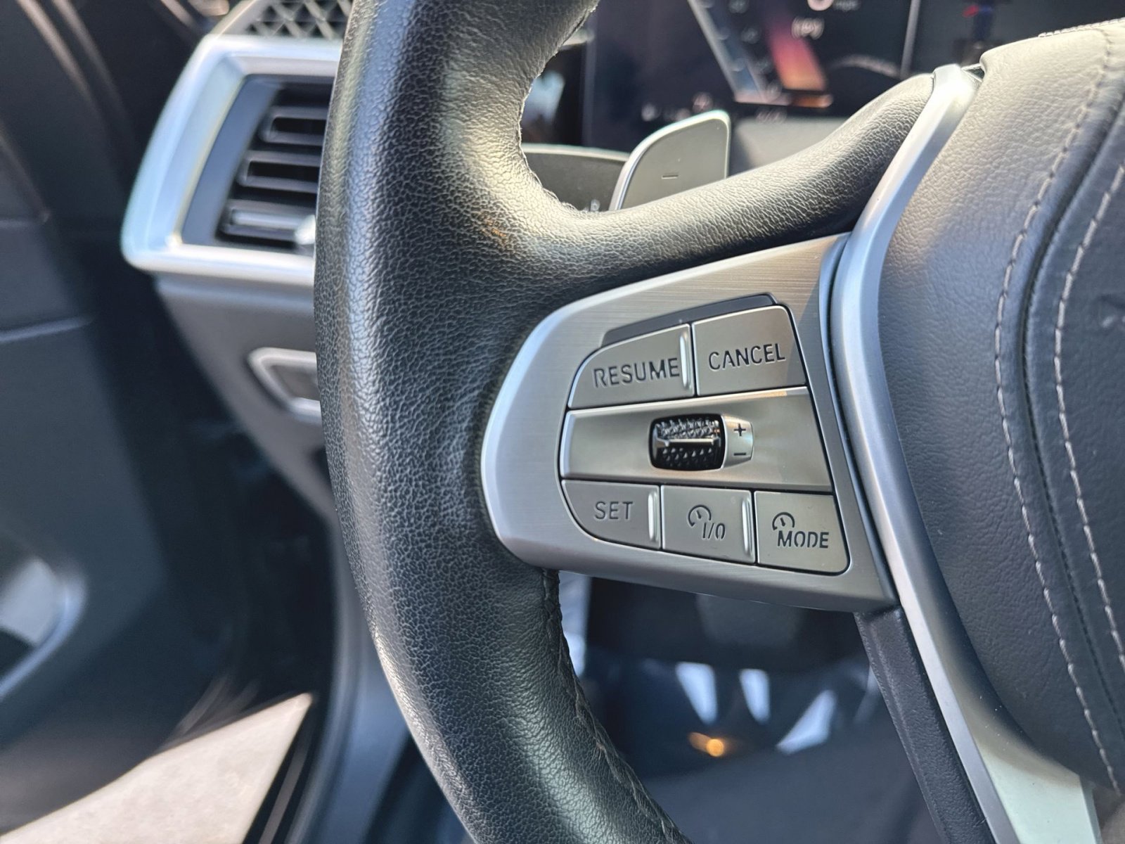 Used 2023 BMW X7 xDrive40i w/ Premium Package image 16