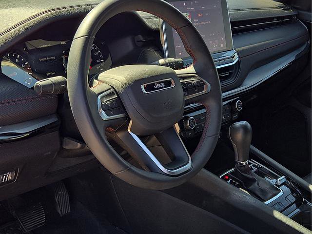 Used 2025 Jeep Compass Trailhawk AWD/4WD image 21