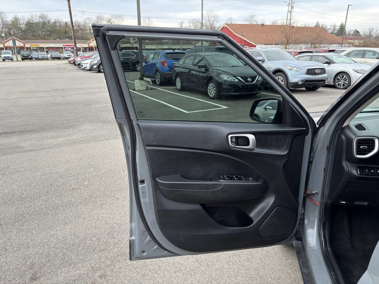 Used 2022 Hyundai Venue SE w/ Cargo Package image 16