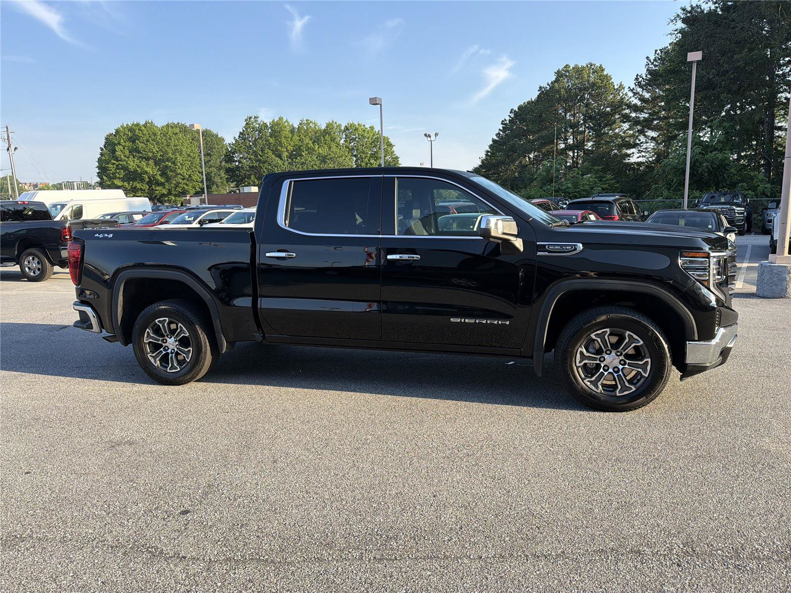 Used 2025 GMC Sierra 1500 SLT AWD/4WD image 4