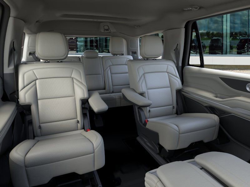 New 2026 Lincoln Navigator Premiere image 11