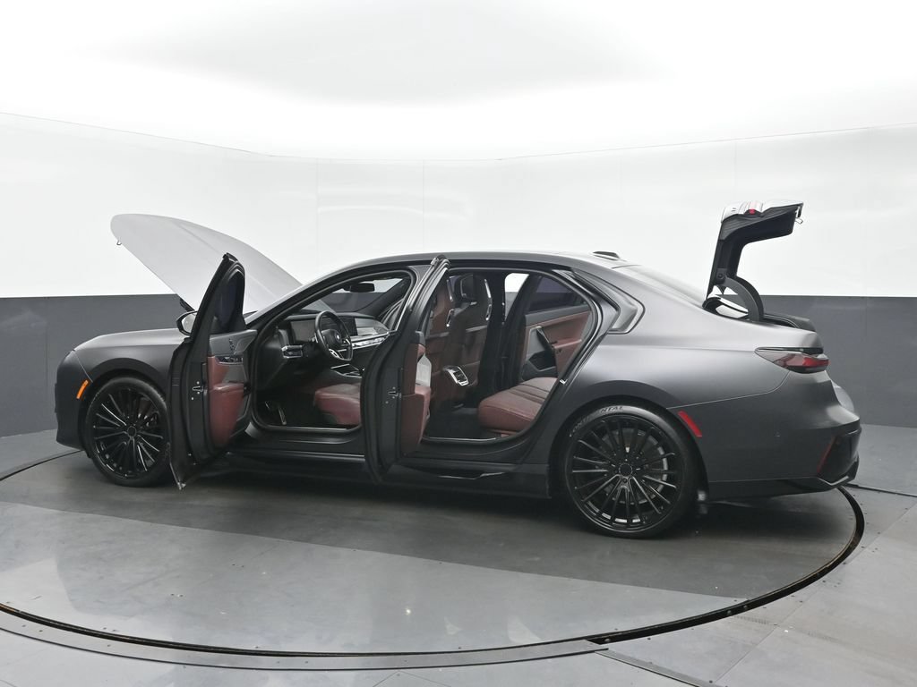 Used 2023 BMW i7 xDrive60 AWD/4WD image 43