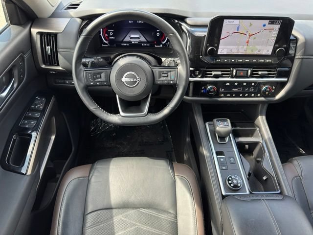 Used 2025 Nissan Pathfinder Platinum AWD/4WD image 17