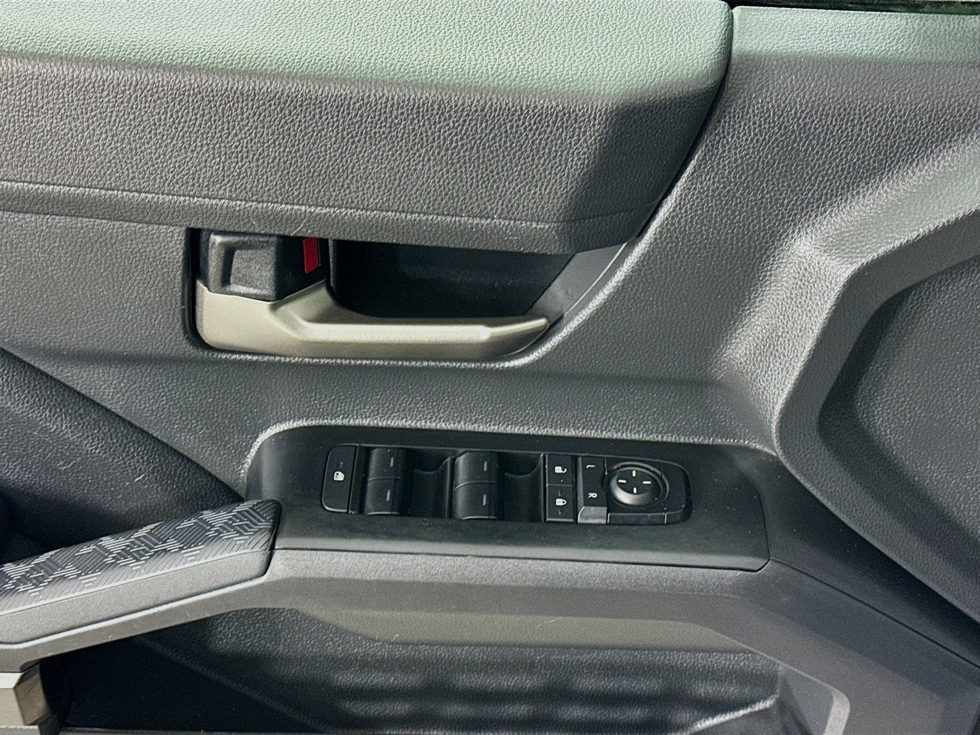 Certified 2025 Toyota Tacoma TRD Off-Road AWD/4WD image 17