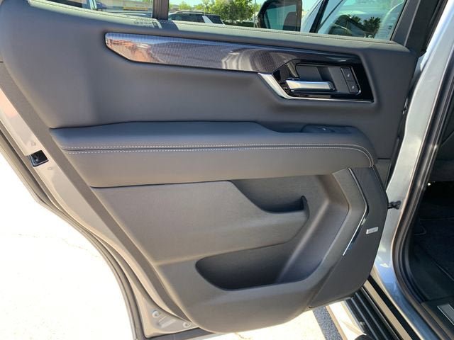 New 2026 GMC Yukon Elevation w/ LPO, Elevation Black Package AWD/4WD image 17