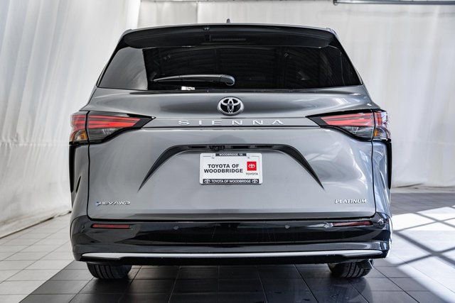 New 2026 Toyota Sienna Platinum image 5