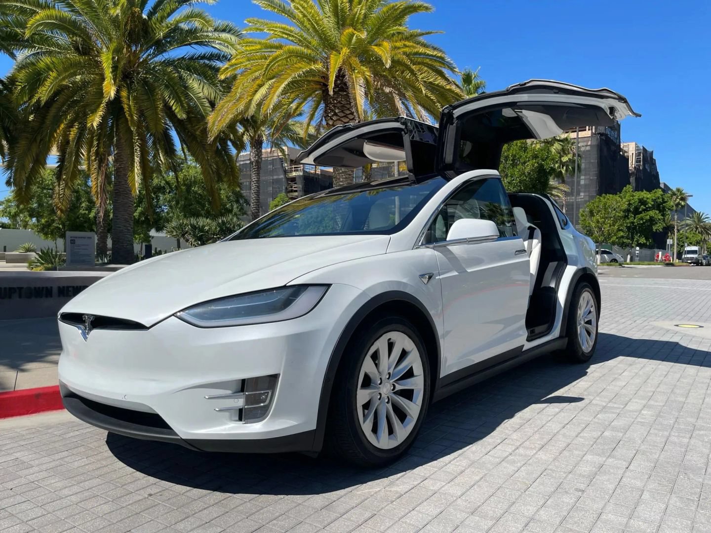 Used 2017 Tesla Model X 100D AWD/4WD image 3