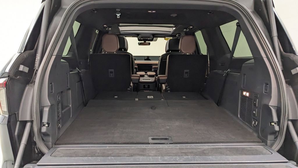 Used 2025 Lincoln Navigator L Reserve image 9