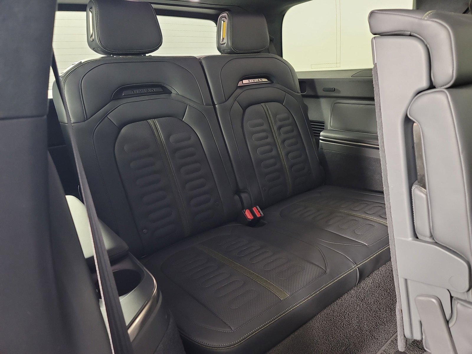 Used 2023 Rivian R1S Adventure AWD/4WD image 25