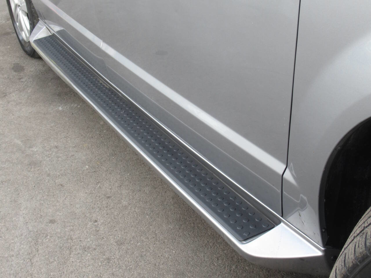 Used 2019 Dodge Grand Caravan SE w/ UConnect Hands-Free Group image 5