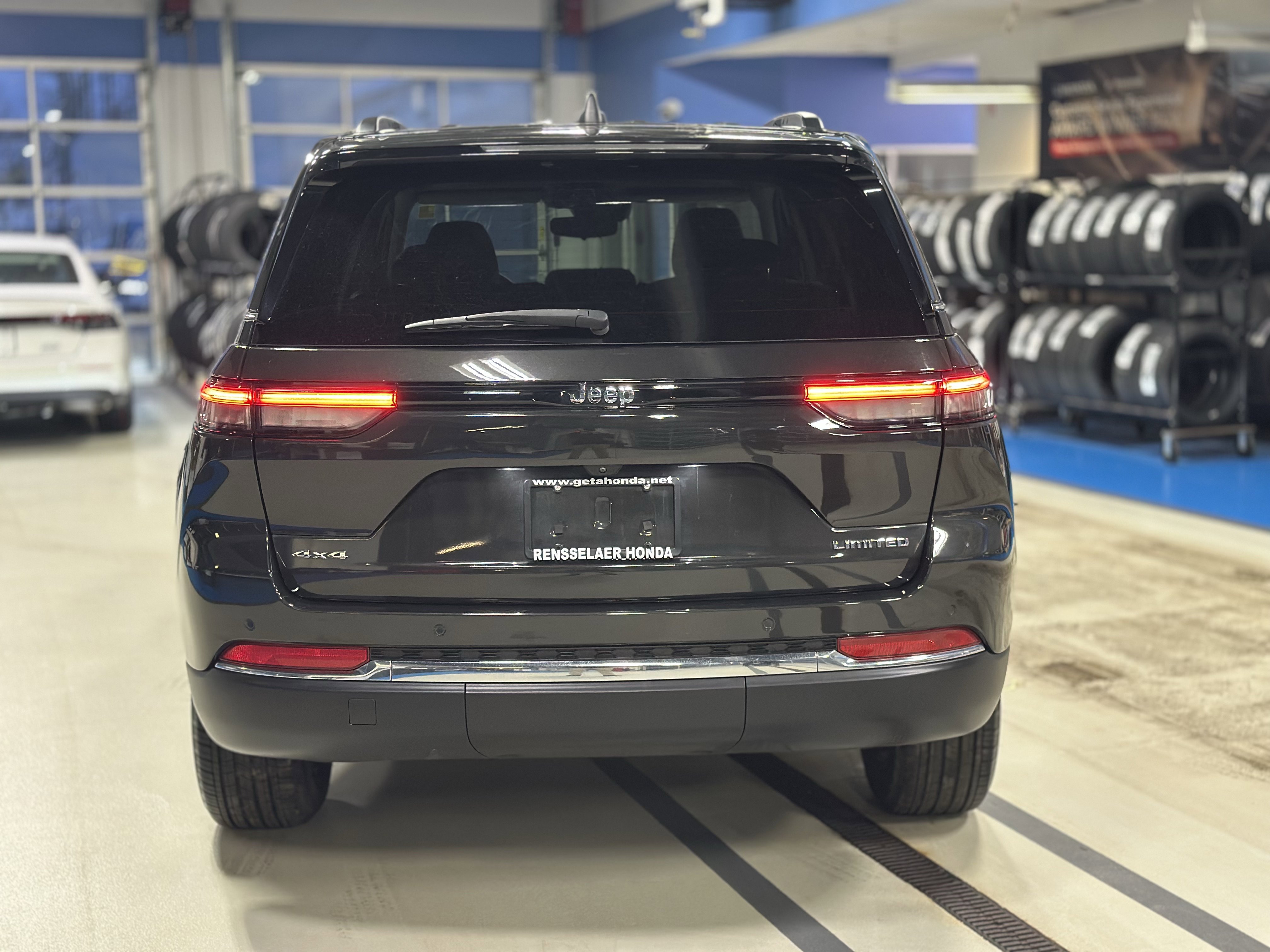 Used 2023 Jeep Grand Cherokee Limited image 5