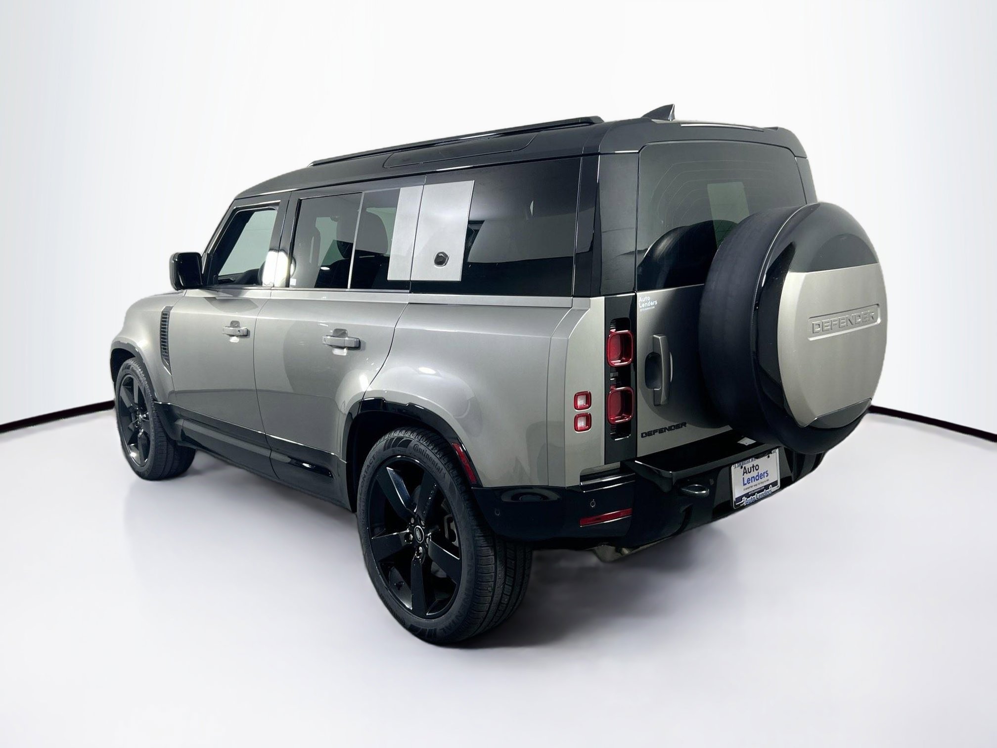 Used 2024 Land Rover Defender 110 X-Dynamic SE image 7