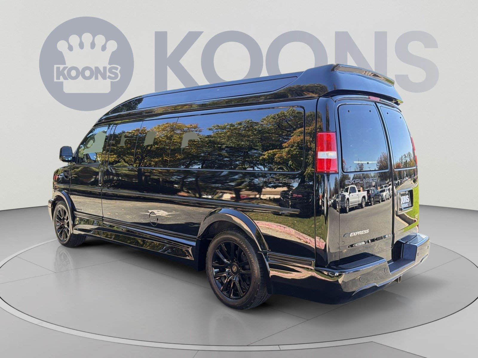 Used 2020 Chevrolet Express 2500 Extended w/ Enhanced Convenience Package RWD image 4