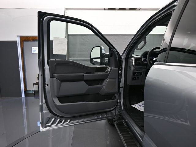 New 2025 Ford F150 Lariat w/ Equipment Group 501A Mid image 9