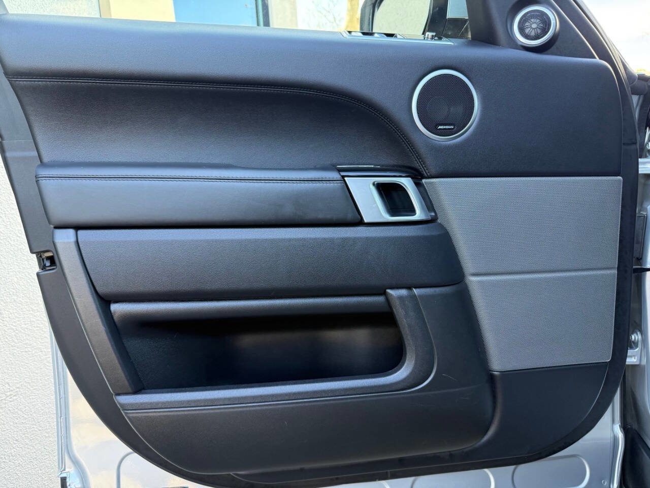 Used 2018 Land Rover Range Rover Sport HSE image 20