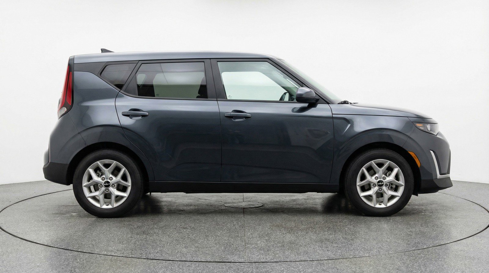 Used 2025 Kia Soul LX w/ LX Technology Package FWD image 11