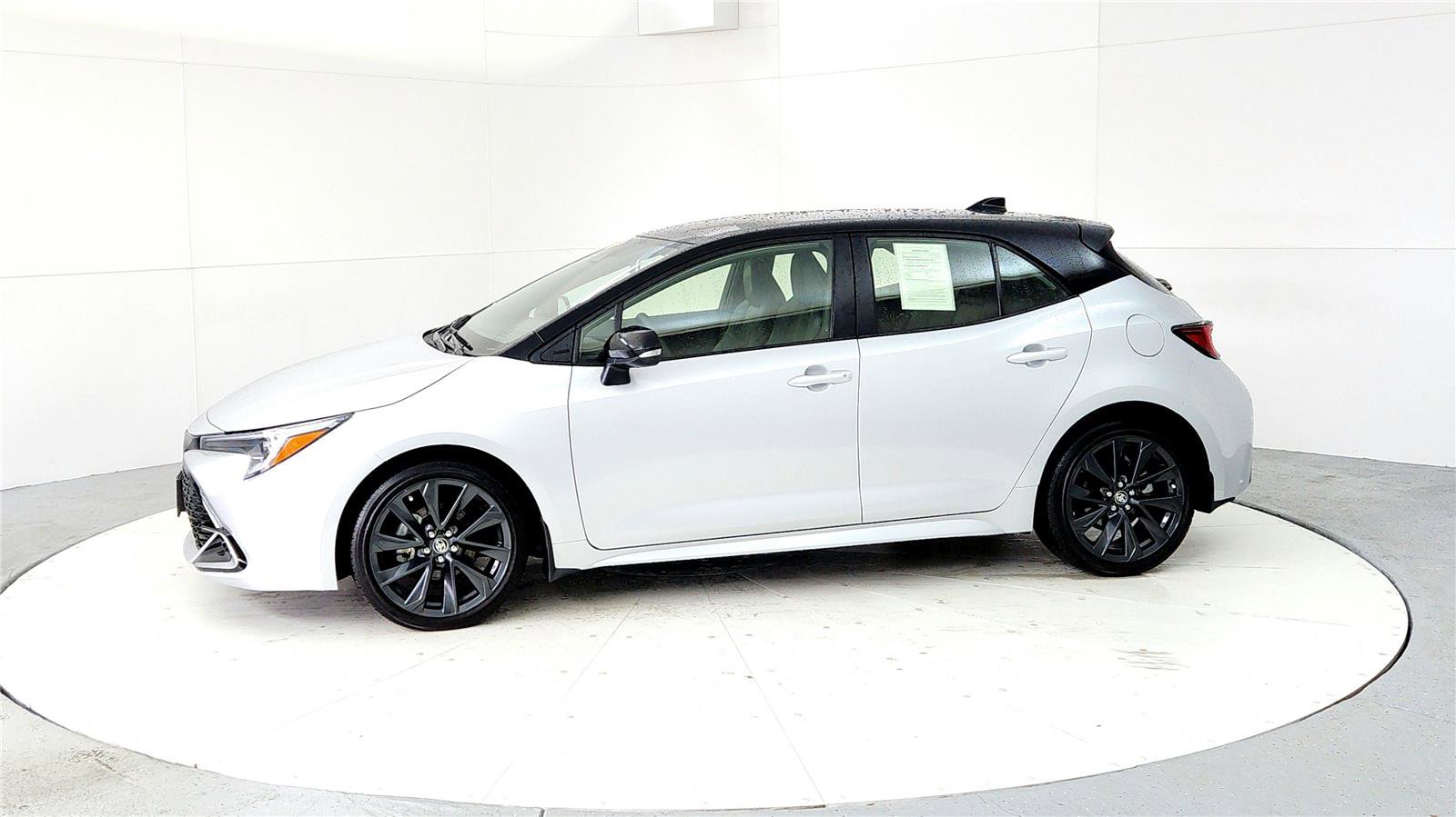 Certified 2025 Toyota Corolla XSE FWD image 3