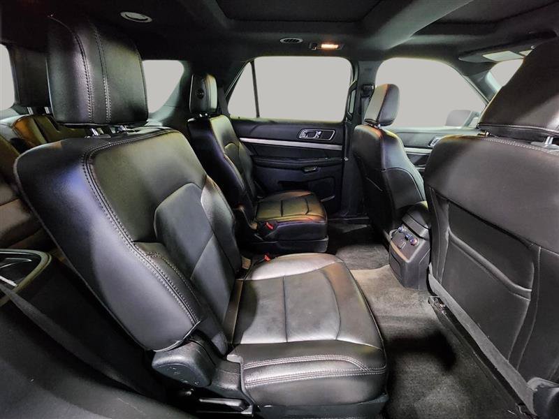 Used 2018 Ford Explorer XLT w/ Equipment Group 202A AWD/4WD image 35