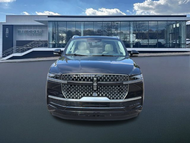 New 2027 Lincoln Navigator L Reserve RWD image 2