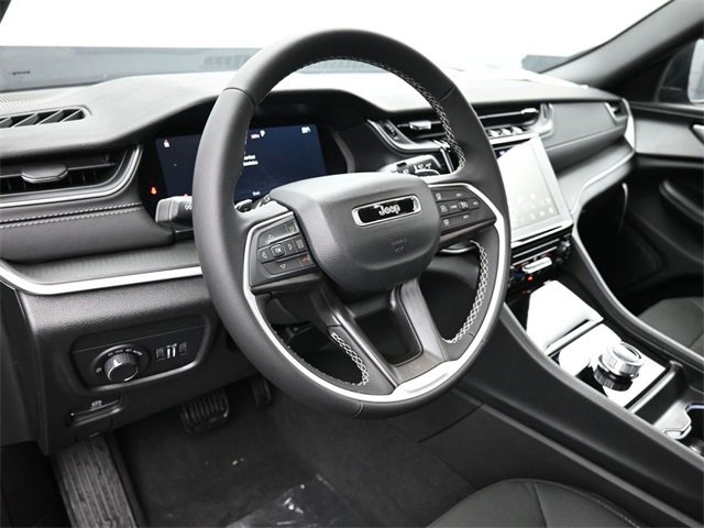 New 2025 Jeep Grand Cherokee L Laredo image 12