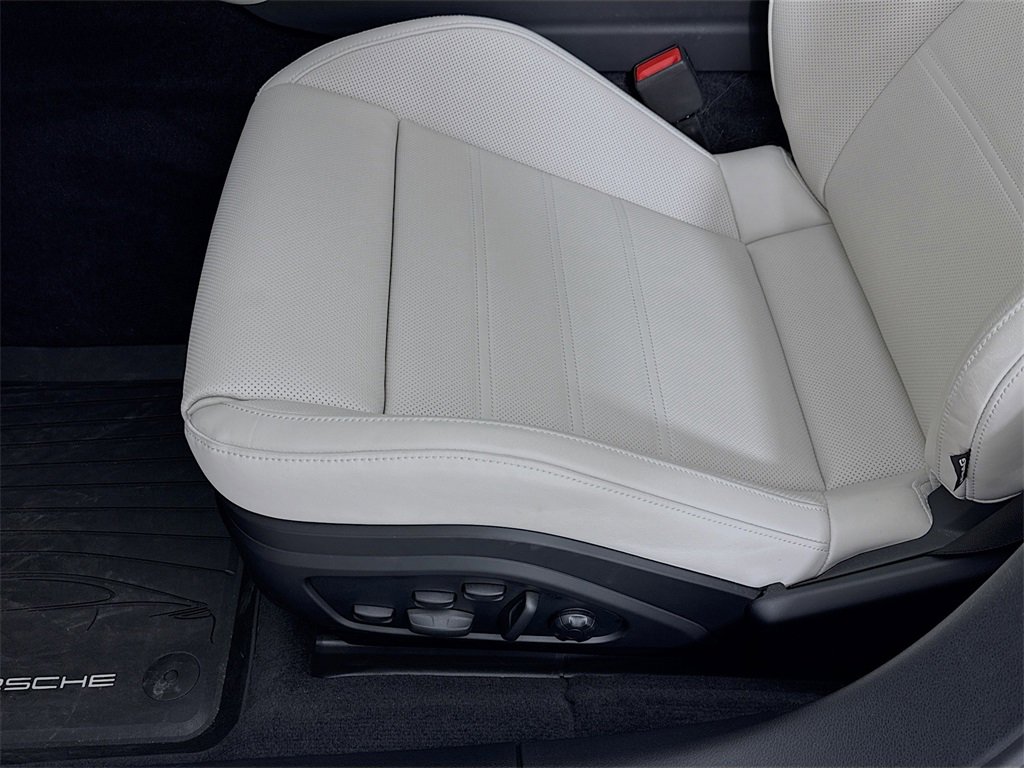 Certified 2025 Porsche Panamera GTS image 14