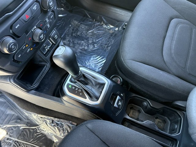 Used 2018 Jeep Renegade Latitude w/ Popular Equipment Group image 18