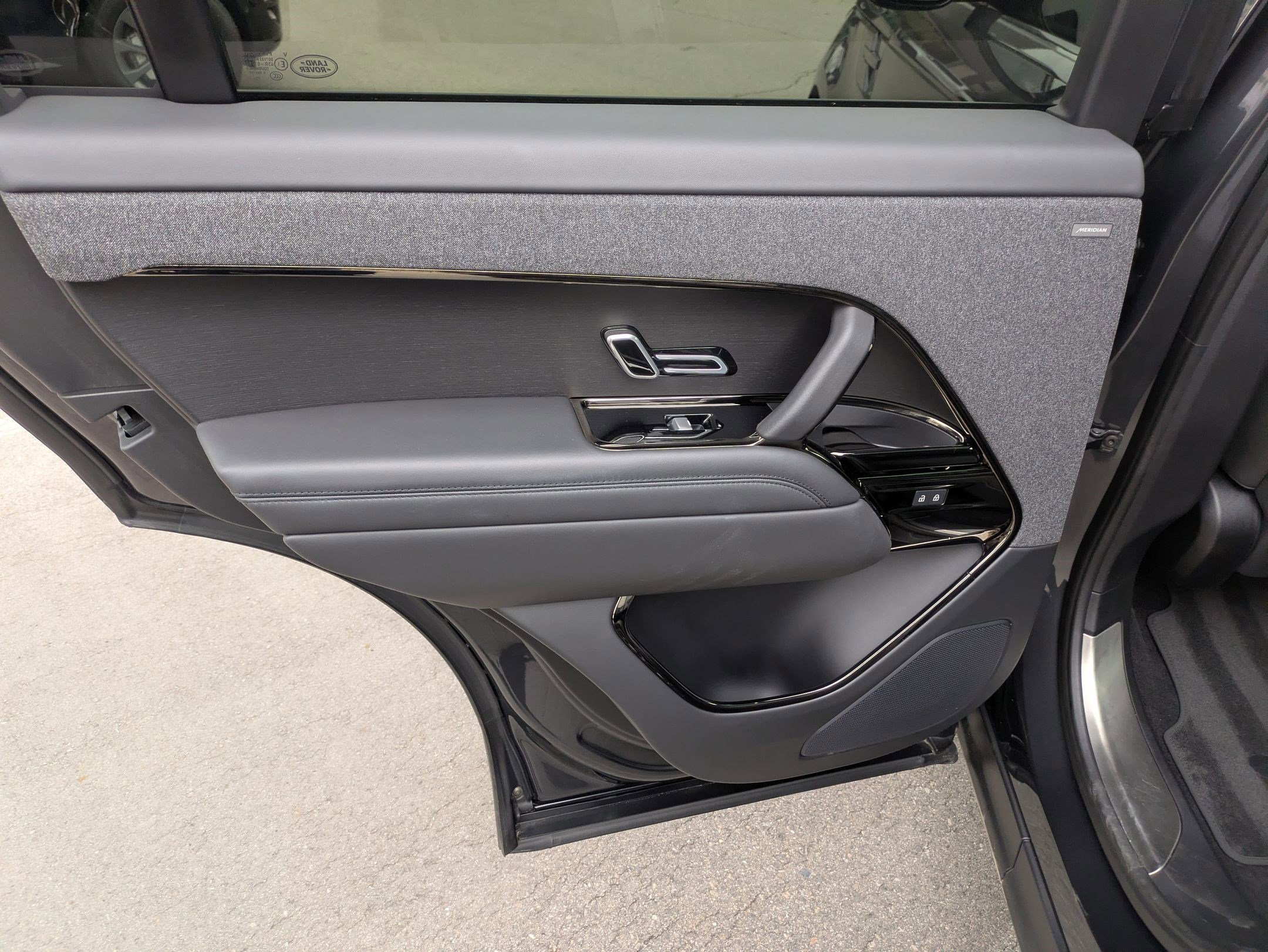 Used 2023 Land Rover Range Rover Sport SE Dynamic image 29