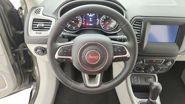 Used 2019 Jeep Compass Latitude FWD image 12