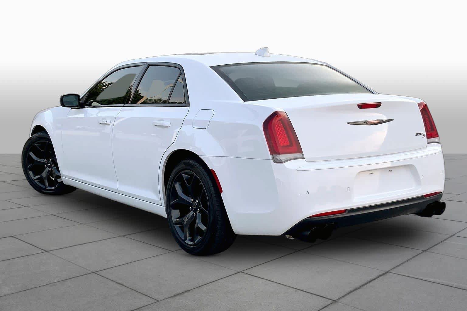 Used 2023 Chrysler 300 S w/ Comfort Group RWD image 12