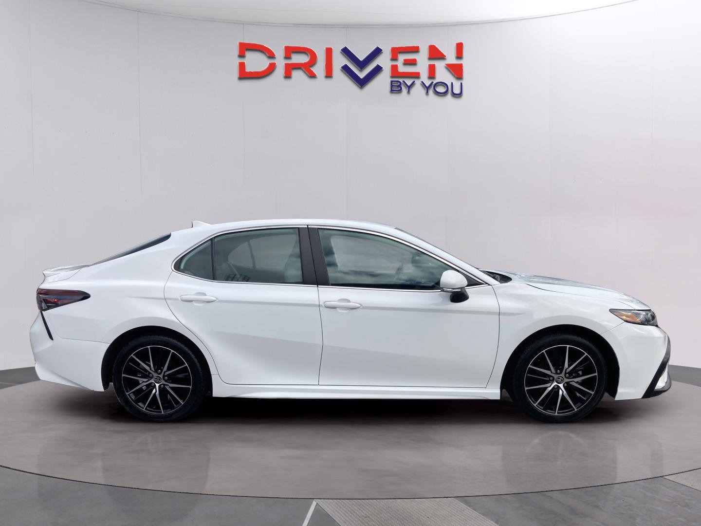 Used 2024 Toyota Camry SE image 7