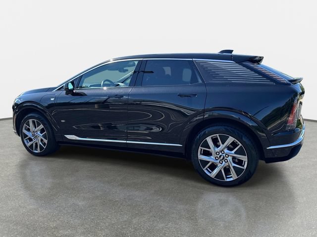 Certified 2025 Cadillac Optiq Luxury 2 w/ LPO, Floor Liner Package AWD/4WD image 3