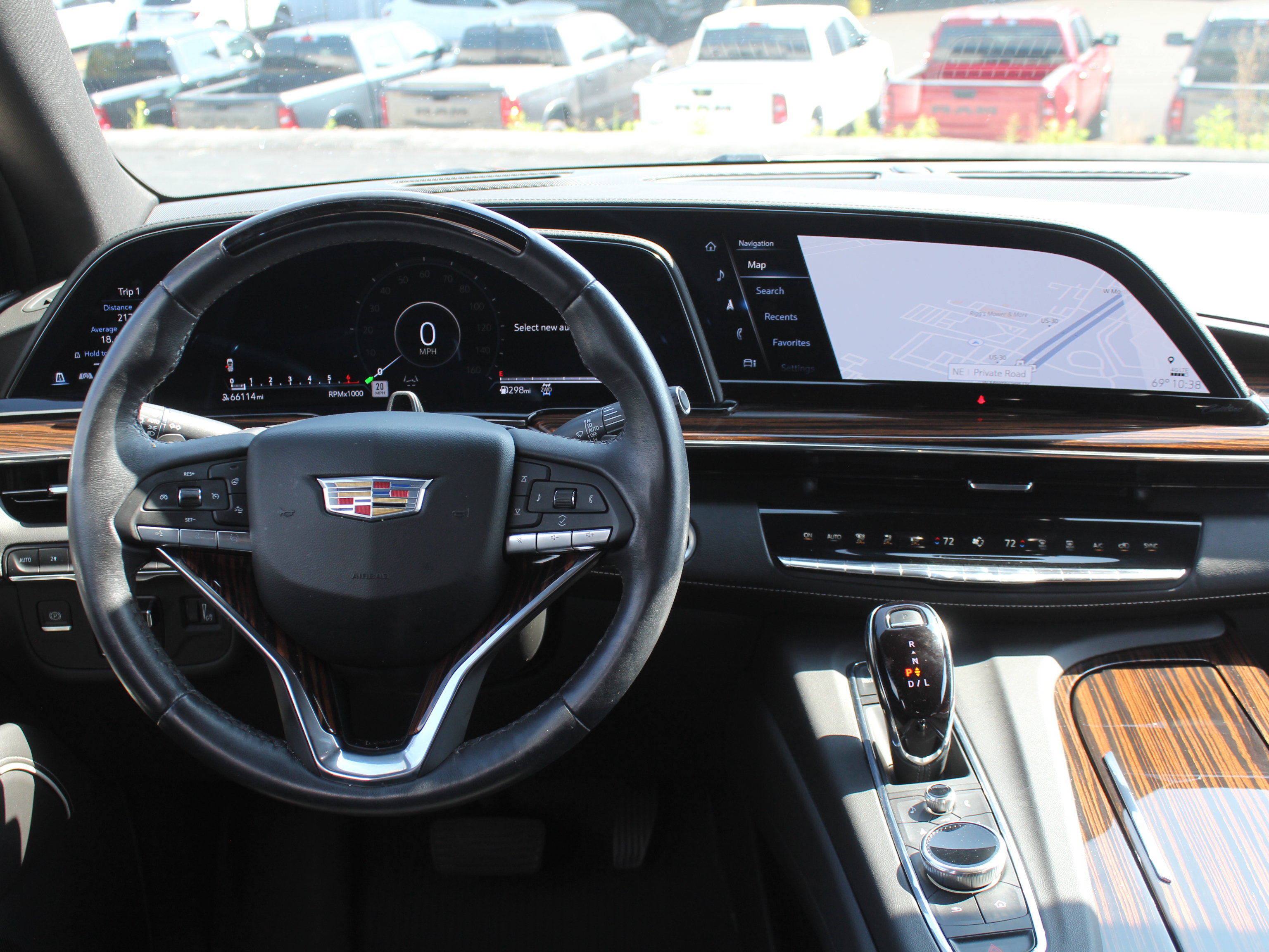 Used 2023 Cadillac Escalade Premium Luxury w/ Performance Package AWD/4WD image 19
