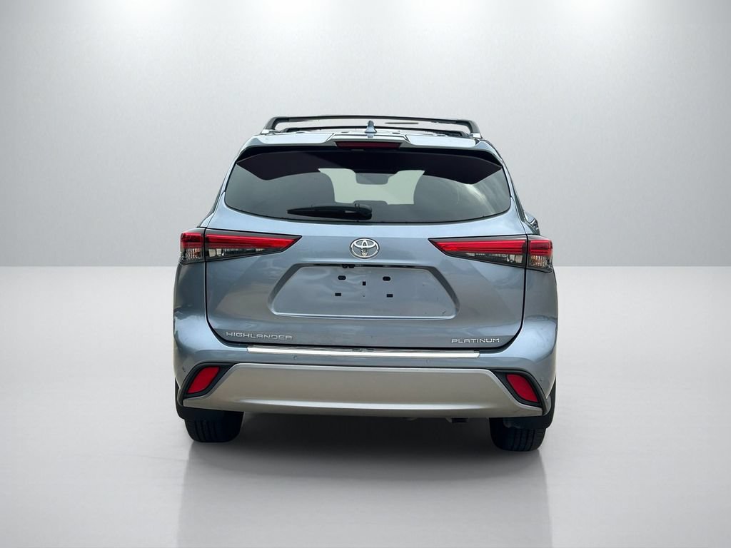 Used 2023 Toyota Highlander Platinum FWD image 6