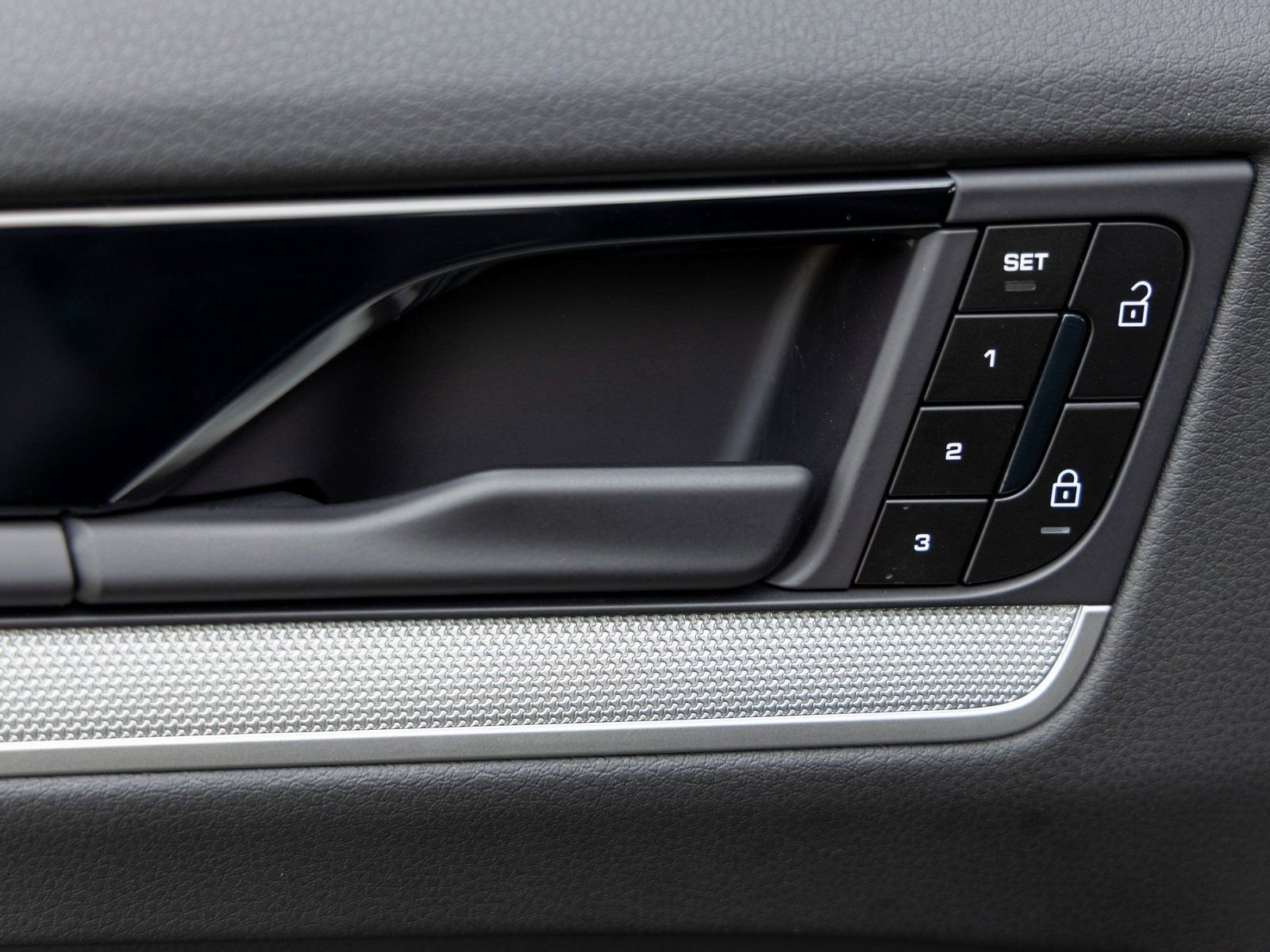 Certified 2025 Porsche Cayenne image 22