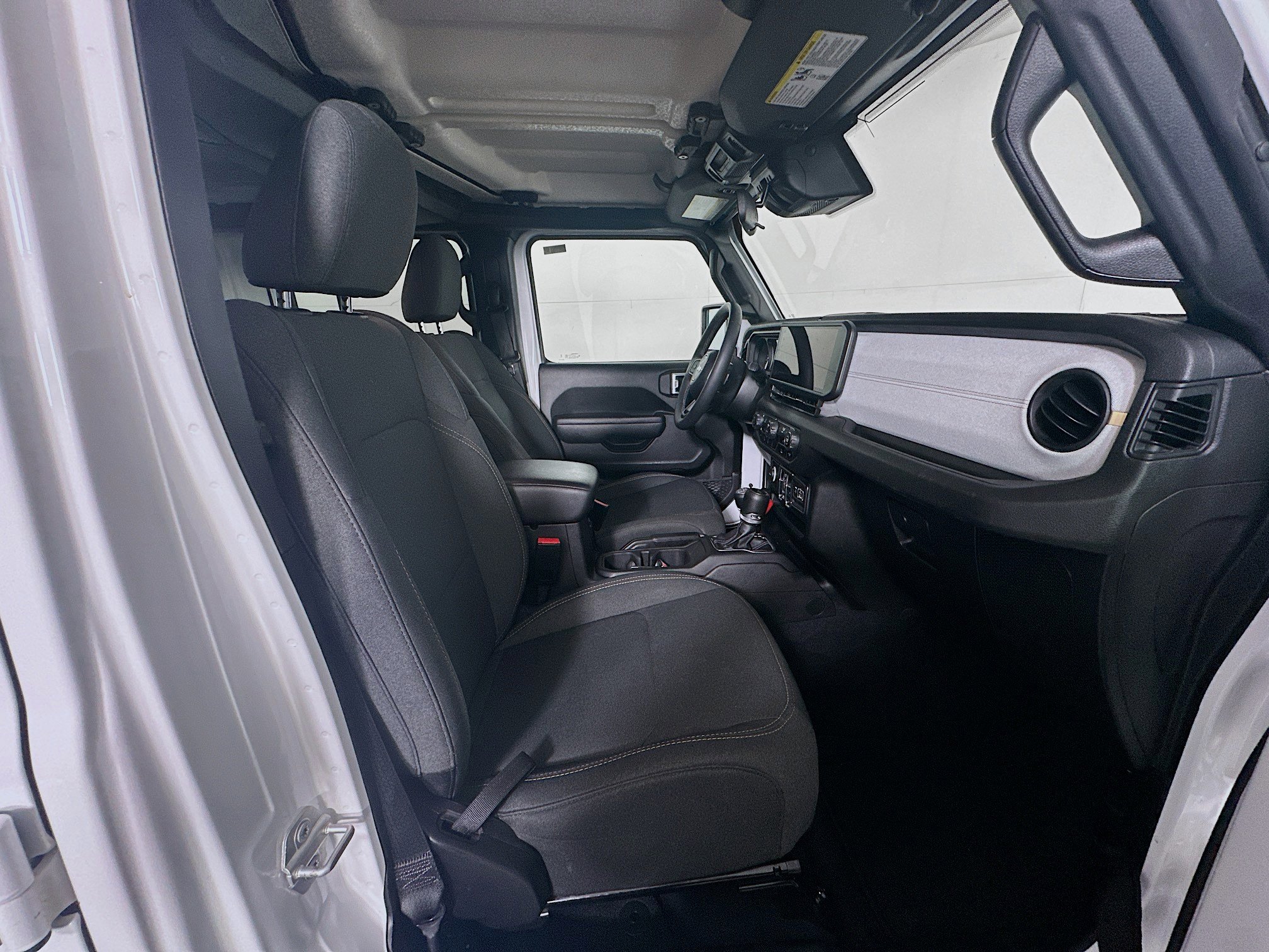 Used 2025 Jeep Wrangler Sport S image 30