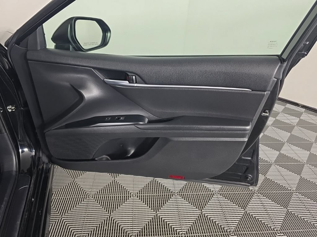 Used 2020 Toyota Camry SE FWD image 29