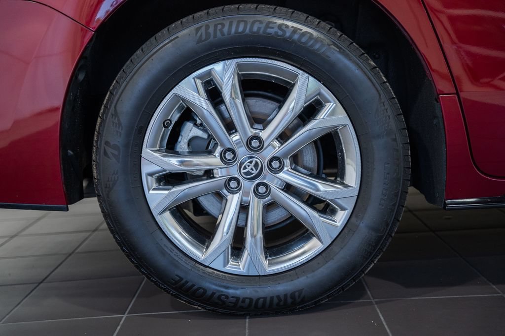 Used 2024 Toyota Sienna Platinum AWD/4WD image 14