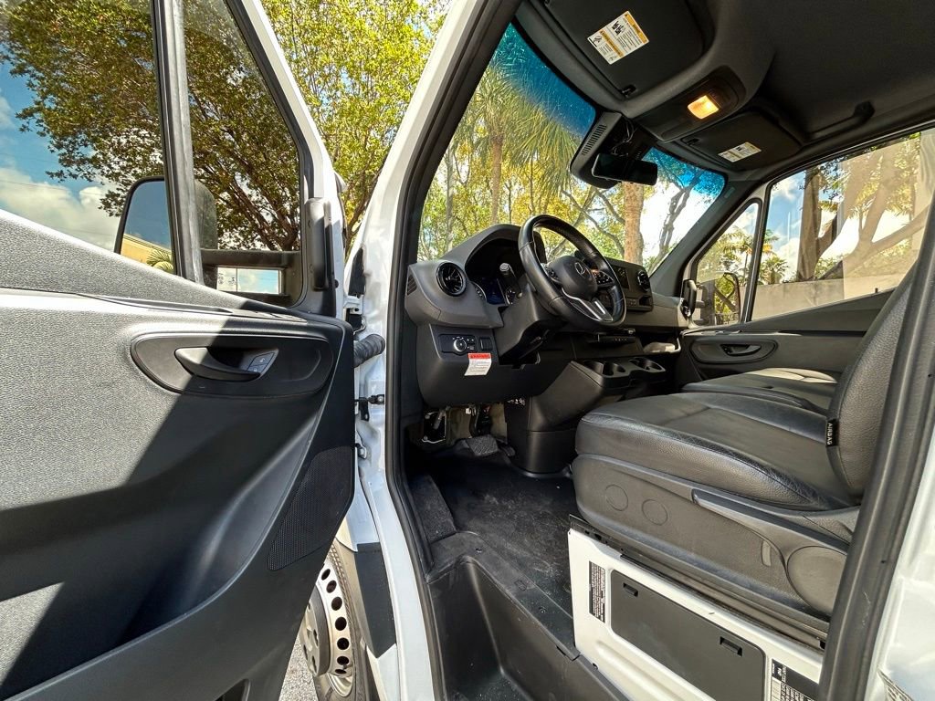 Used 2021 Mercedes-Benz Sprinter 4500 image 9