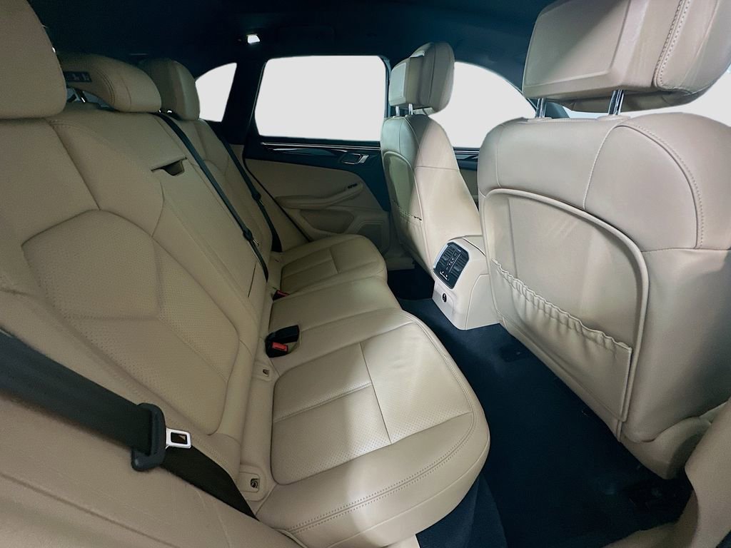 Certified 2022 Porsche Macan image 29
